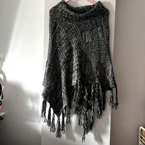 Poncho - Color: Grey & white - Size: One